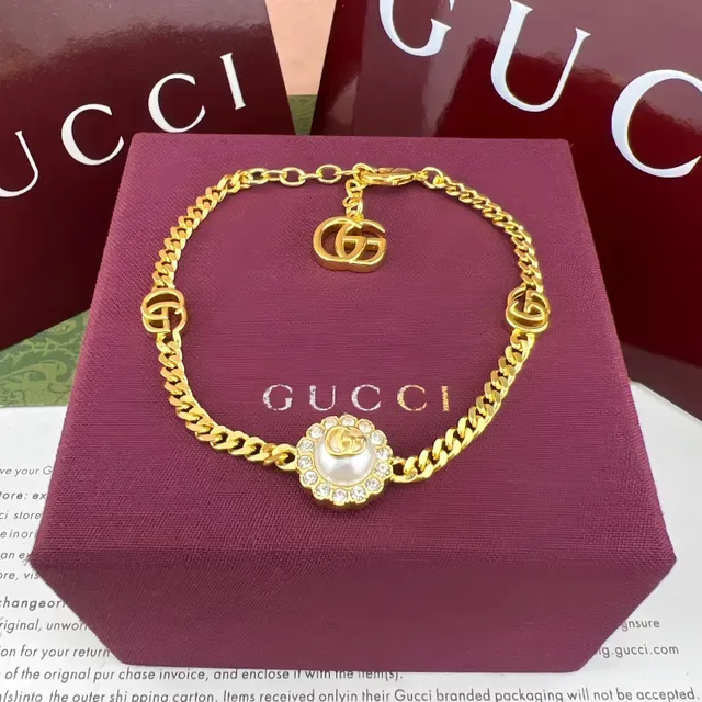 سوار Gucci GG Marmont ذهب وردي مزين بالكريستال سلسلة كيرب 4