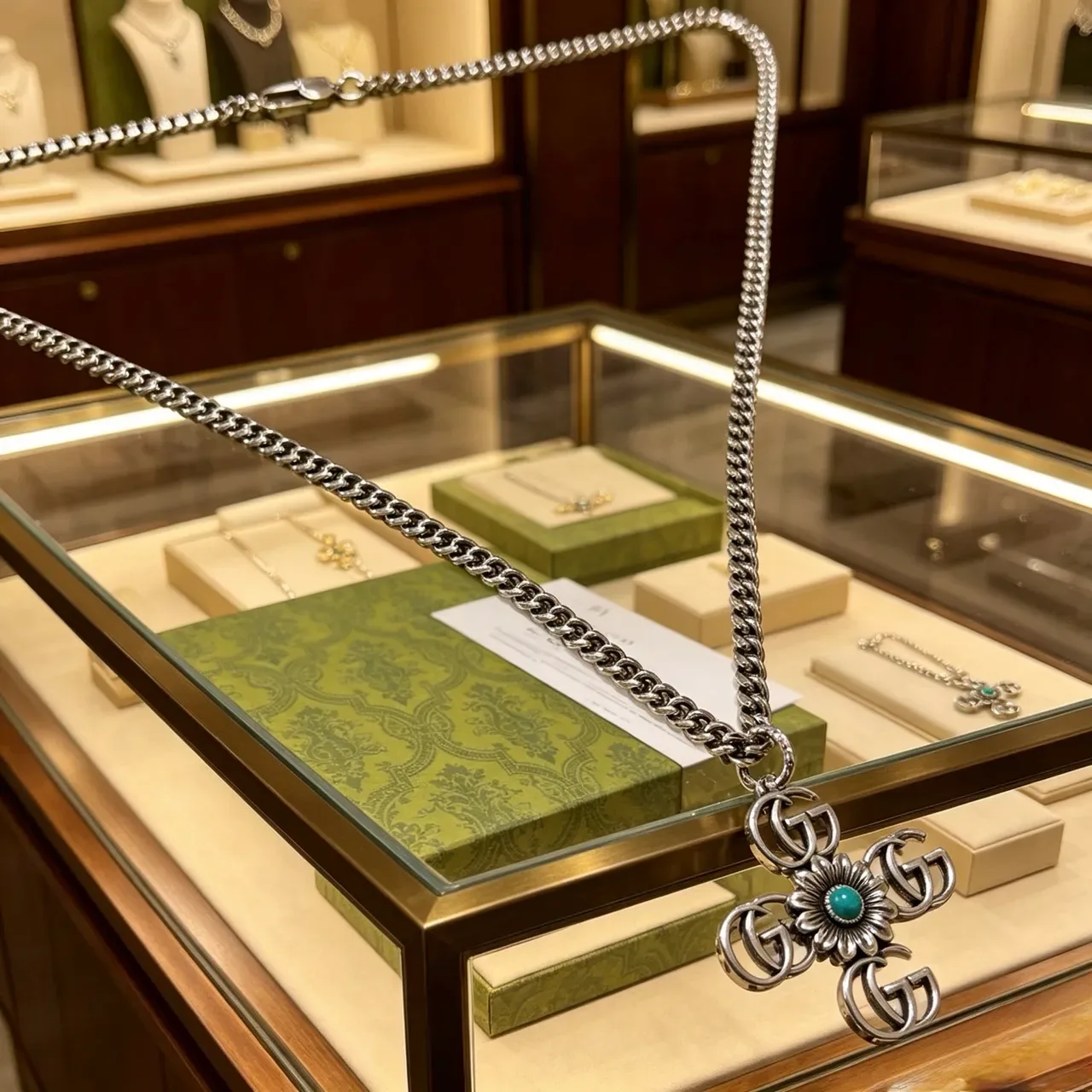 Collier Gucci GG Marmont Argent Bleu Chaîne Curb Chunky Pendentif Croix 6