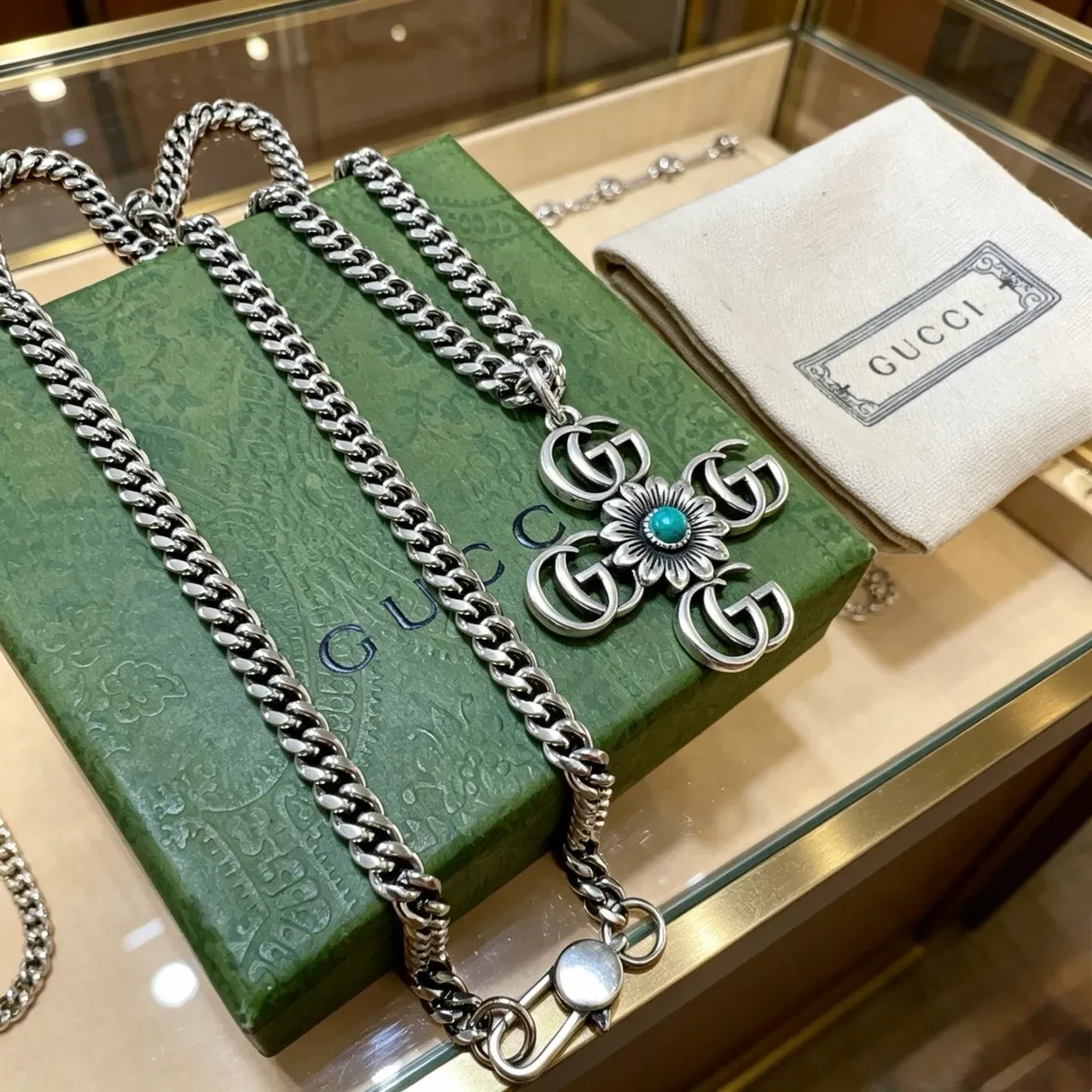 Collier Gucci GG Marmont Argent Bleu Chaîne Curb Chunky Pendentif Croix 9