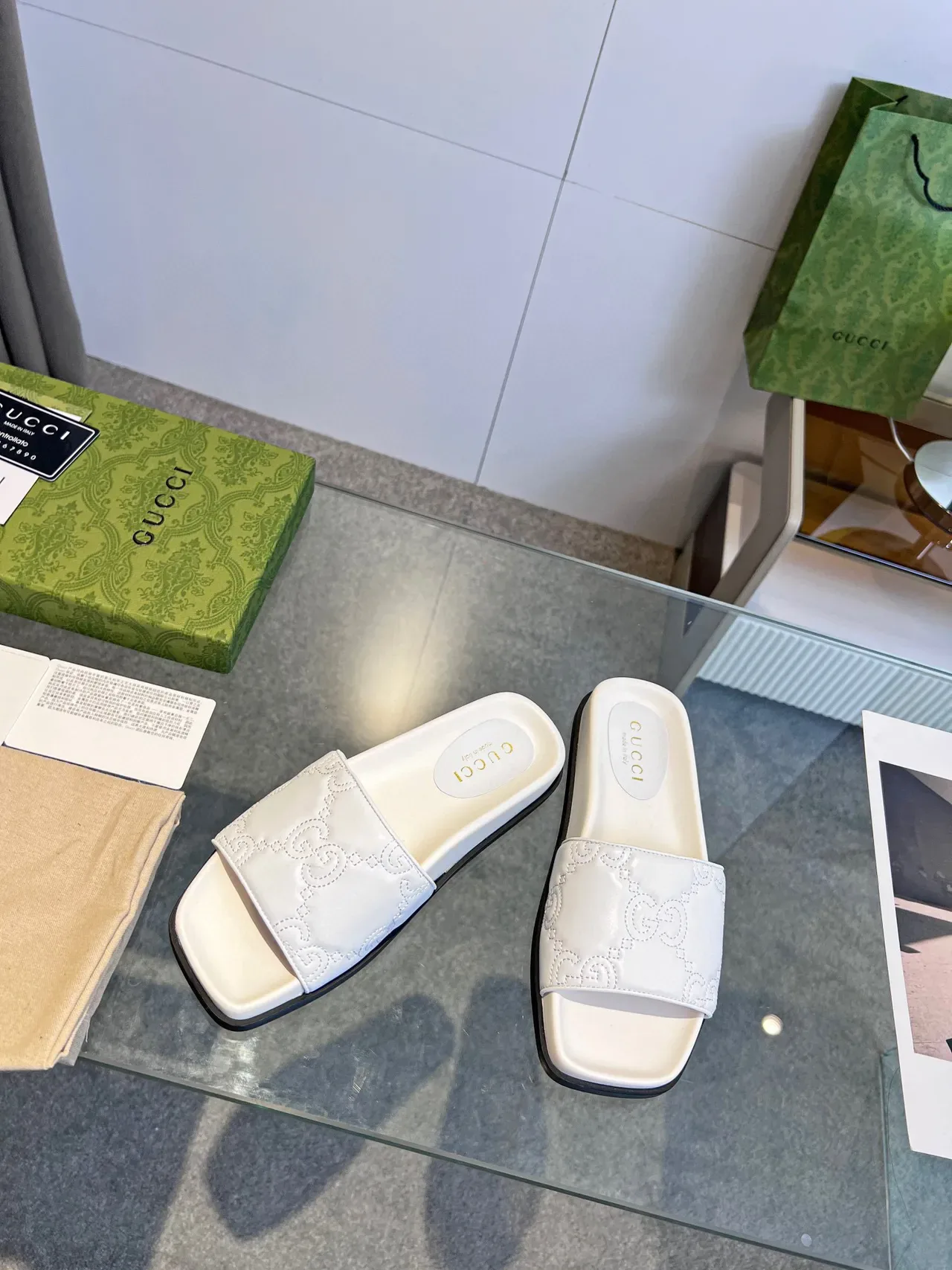 Gucci GG Marmont Slide সাদা কালো মোনোগ্রাম এমবসড চামড়া ফ্ল্যাট স্লিপার 4