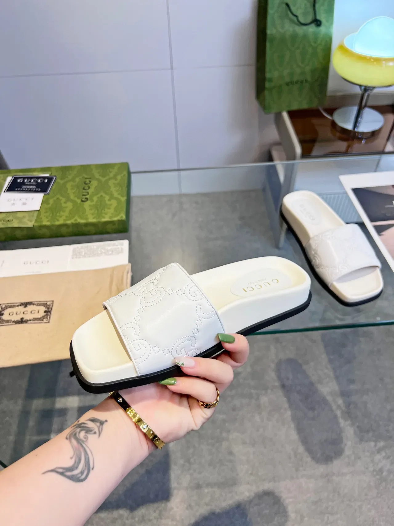 Gucci GG Marmont Slide সাদা কালো মোনোগ্রাম এমবসড চামড়া ফ্ল্যাট স্লিপার 5
