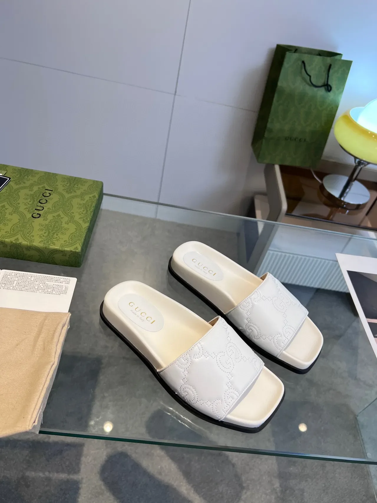 Gucci GG Marmont Slide সাদা কালো মোনোগ্রাম এমবসড চামড়া ফ্ল্যাট স্লিপার 6