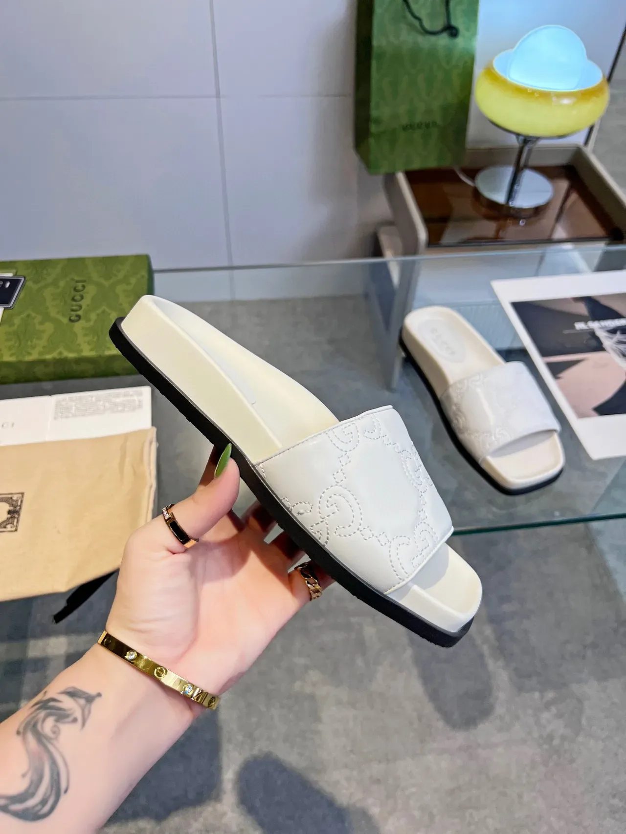 Gucci GG Marmont Slide সাদা কালো মোনোগ্রাম এমবসড চামড়া ফ্ল্যাট স্লিপার 7