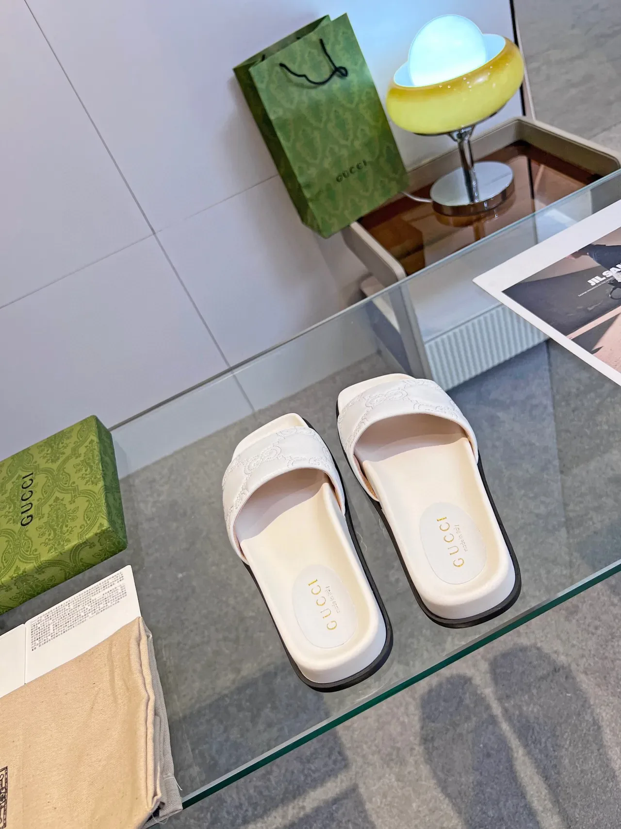 Gucci GG Marmont Slide সাদা কালো মোনোগ্রাম এমবসড চামড়া ফ্ল্যাট স্লিপার 8