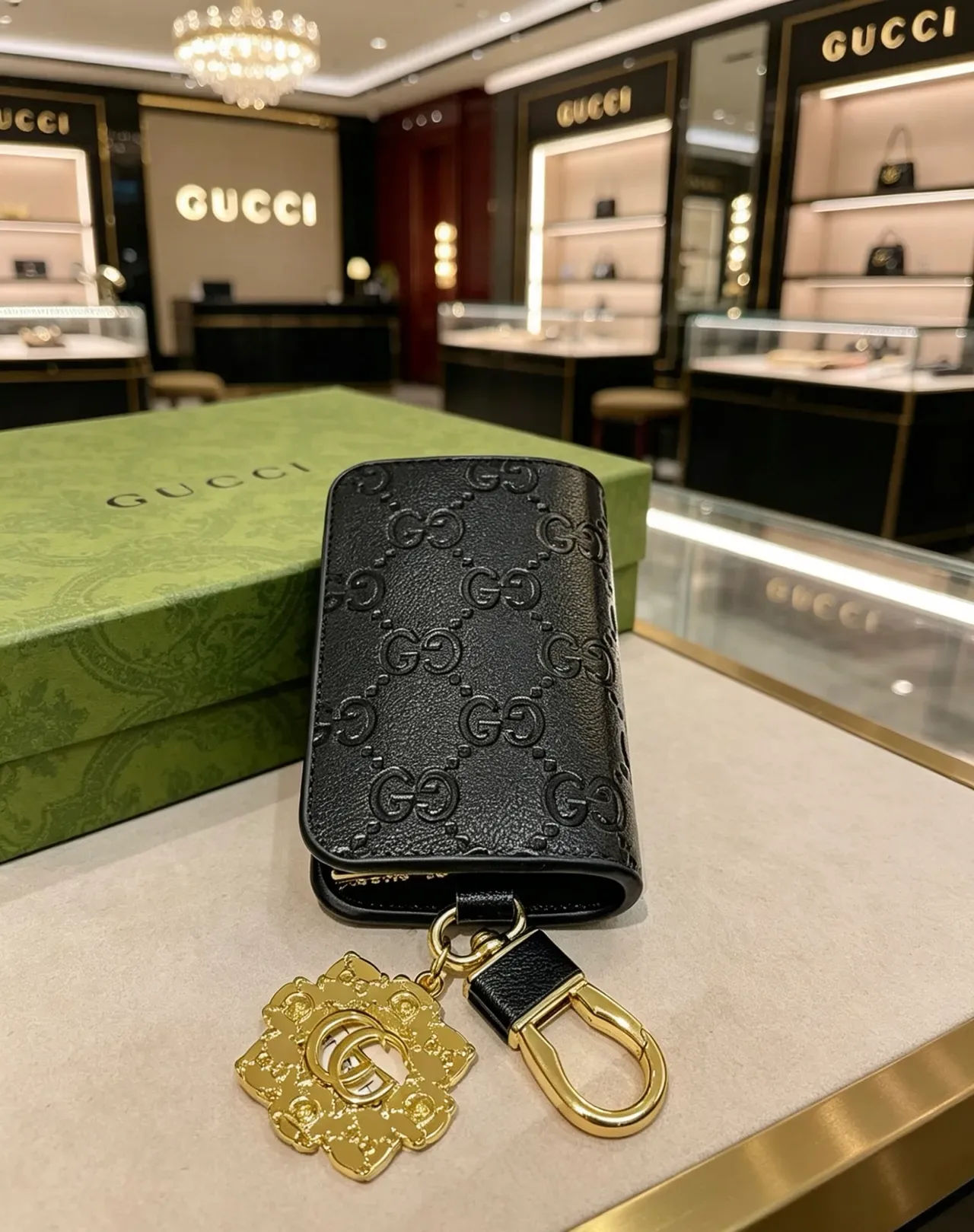 Gucci GG Monogram Portatarjetas Negro Oro Grabado Hardware 3