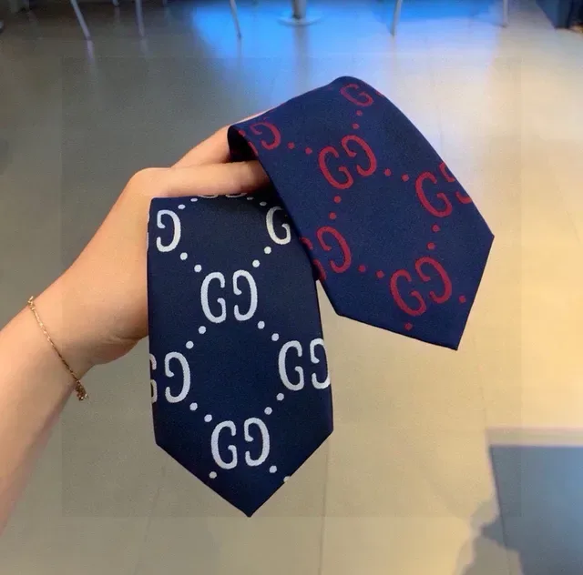 Gucci GG Monogram Corbata Azul Marino y Rojo 3