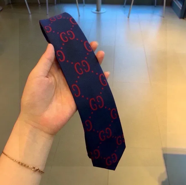 Gucci GG Monogram Corbata Azul Marino y Rojo 4