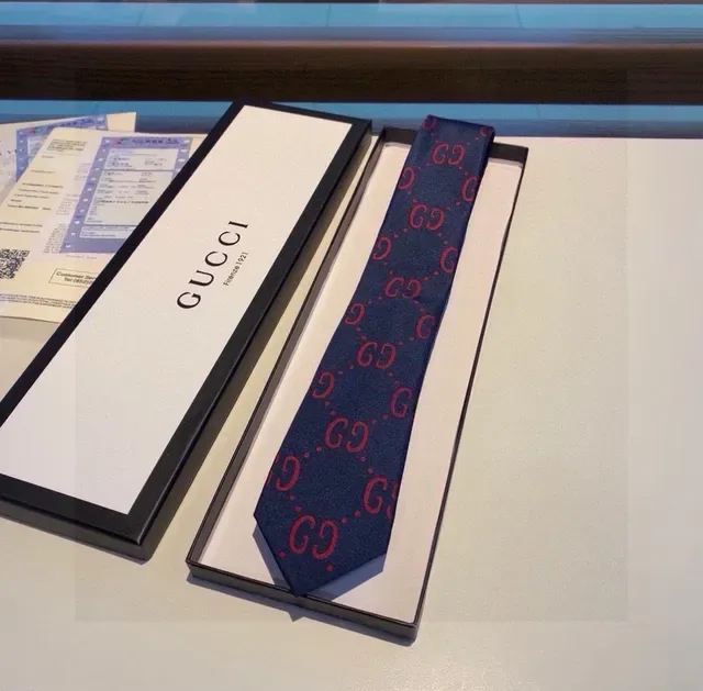 Gucci GG Monogram Corbata Azul Marino y Rojo 6