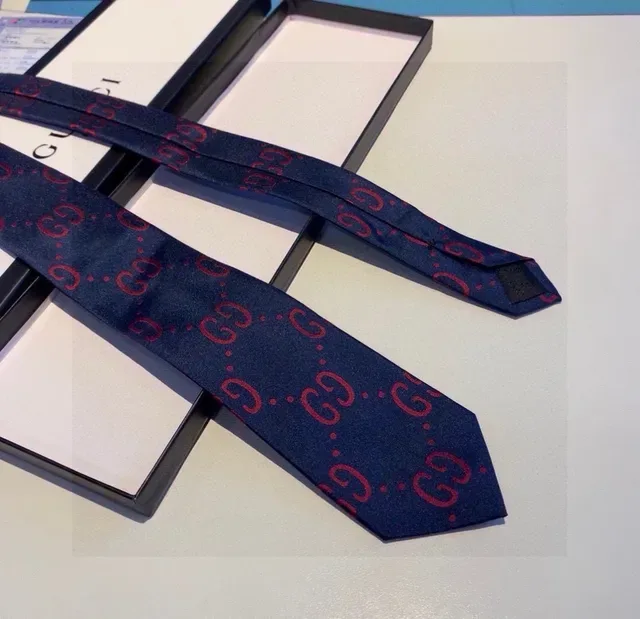 Gucci GG Monogram Corbata Azul Marino y Rojo 7