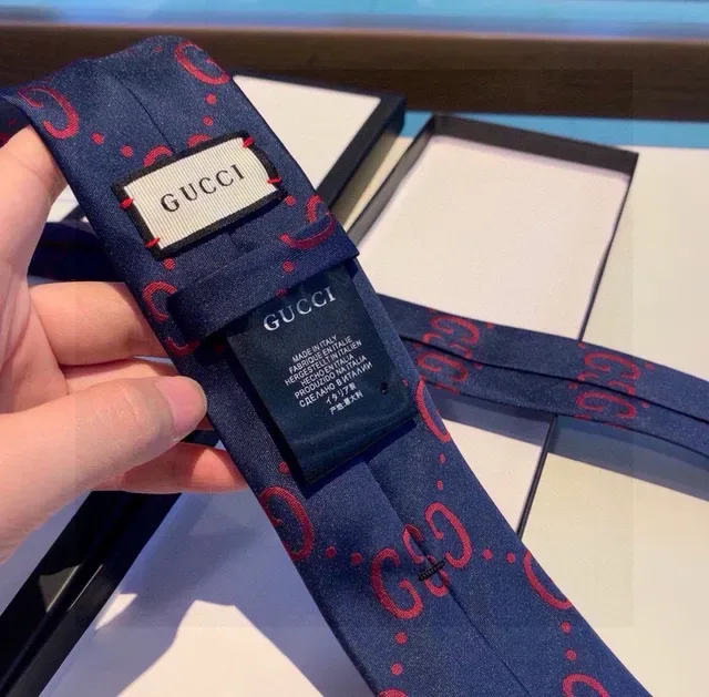 Gucci GG Monogram Corbata Azul Marino y Rojo 8