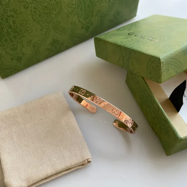 Bracelet Gucci GG Monogram Or Rose ouvert 3