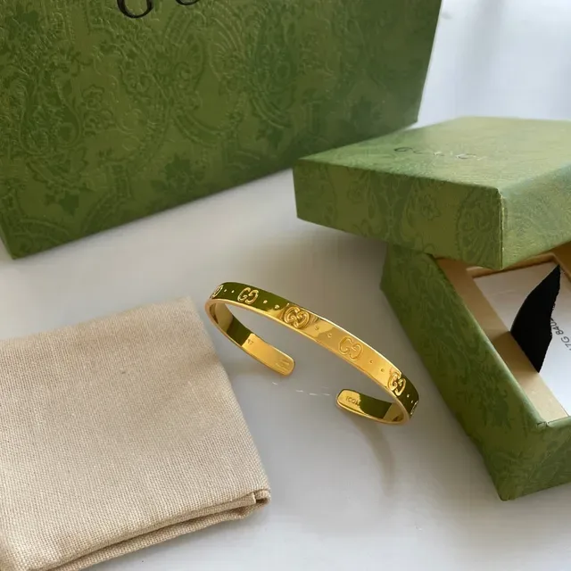 Bracelet Gucci GG Monogram Or Rose ouvert 4