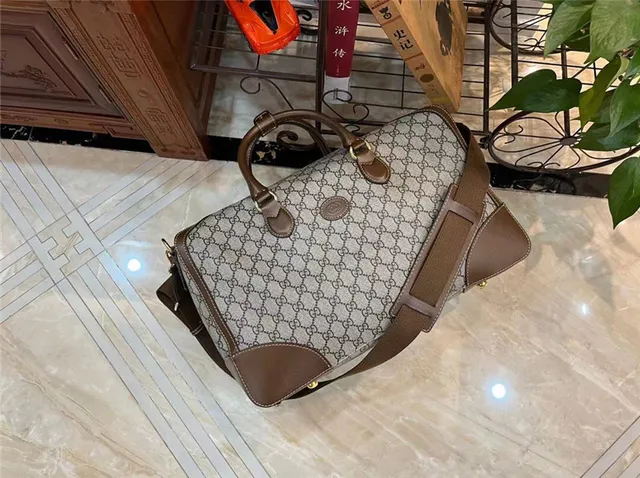 Gucci GG Supreme Gray and Black Duffle Bag 4