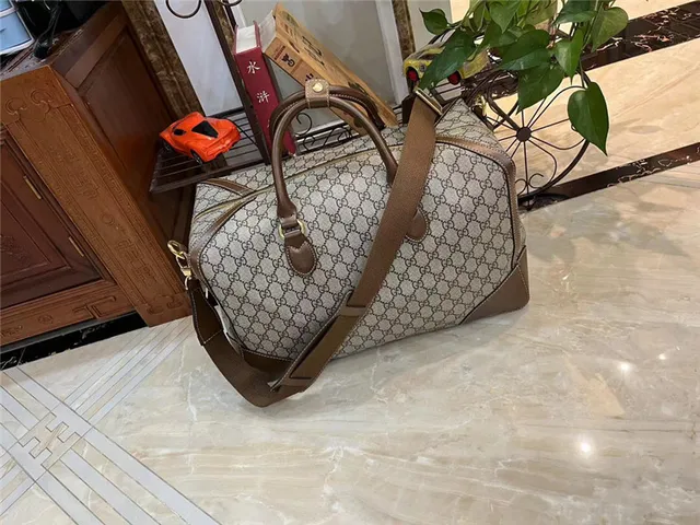 Gucci GG Supreme Gray and Black Duffle Bag 8