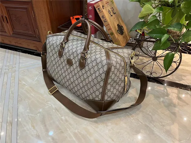 Gucci GG Supreme Gray and Black Duffle Bag 9
