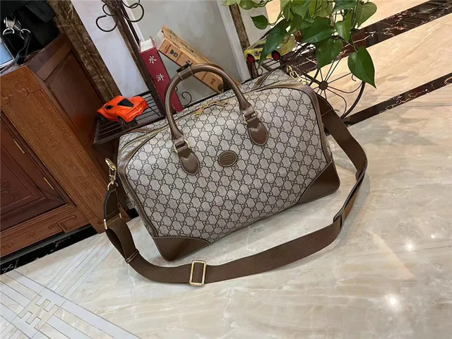 Gucci GG Supreme Gray and Black Duffle Bag 10