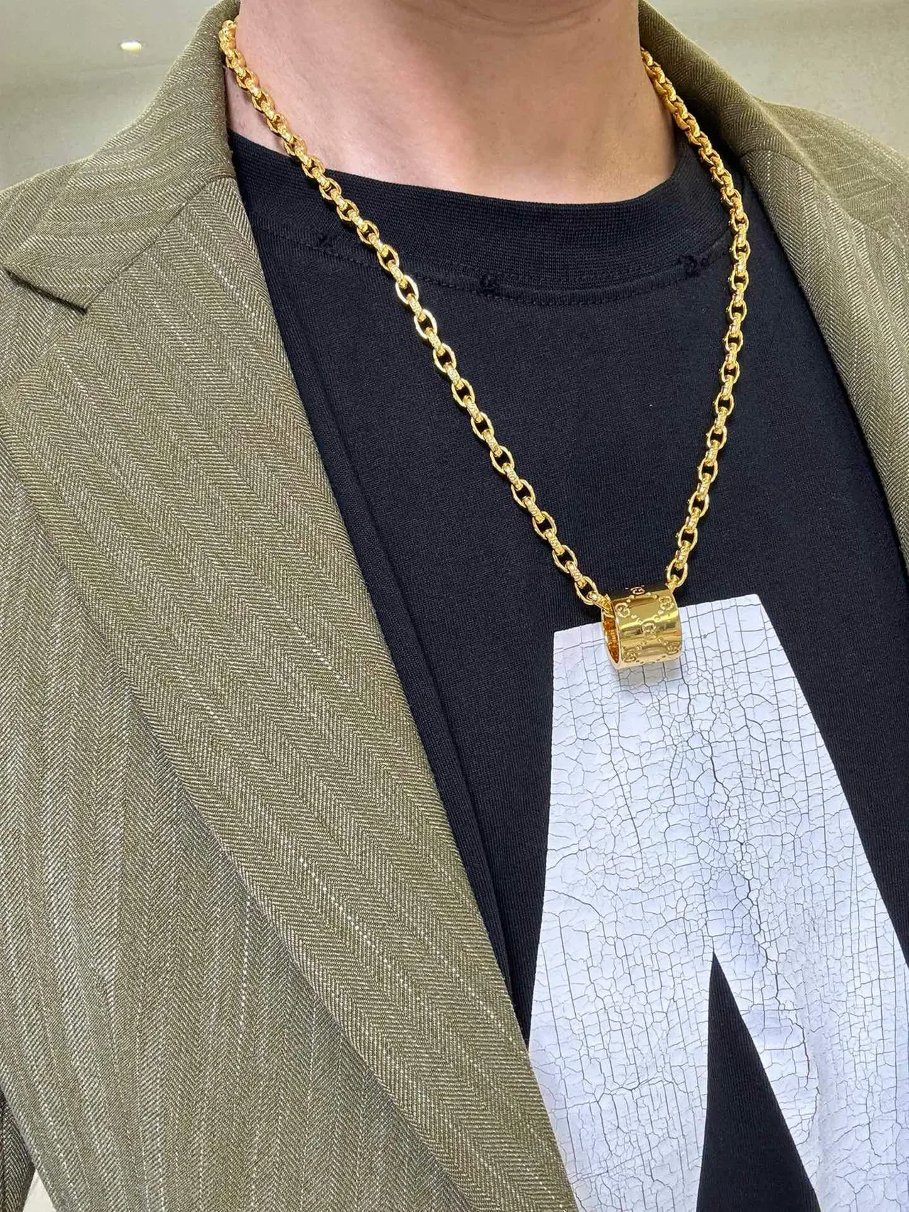 Gucci Corrente de Eslabões de Corda Dourada Pingente Cilíndrico GG Embossado 5