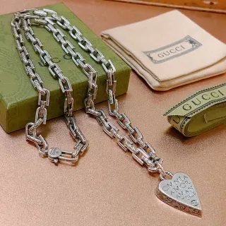 Gucci Heart Chaîne Argent Vert Lourde Gravée Interlocking G Motifs Collier