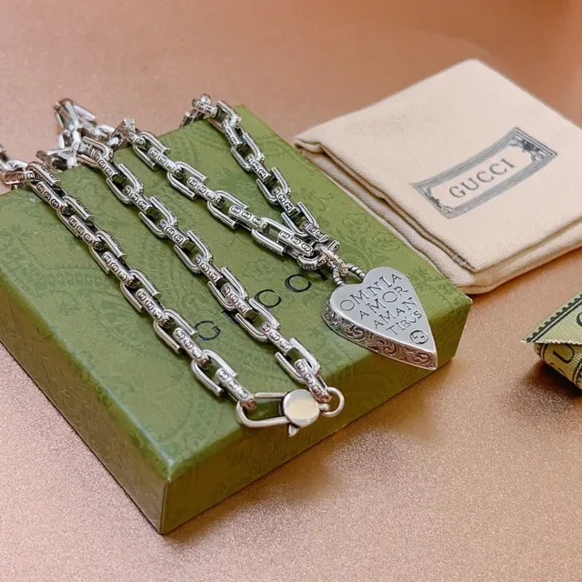 Gucci Heart Silver Green Heavy-Link Chain Engraved Interlocking G Motifs Necklace 4