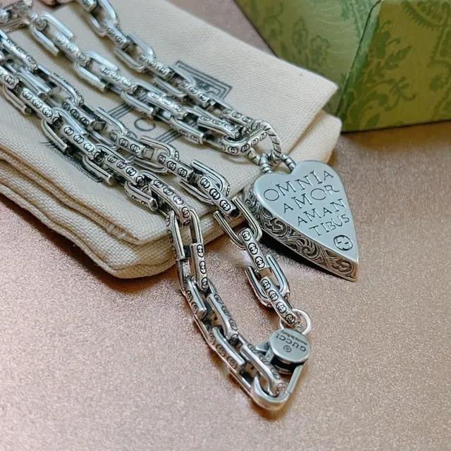 Gucci Heart Silver Green Heavy-Link Chain Engraved Interlocking G Motifs Necklace 6