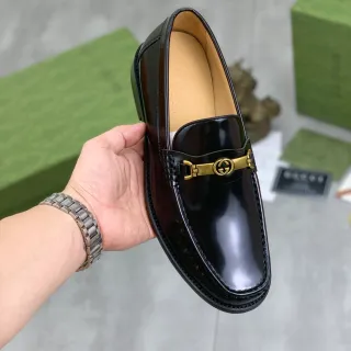 Gucci Horsebit 1955 أسود ذهبي جلد لامع مع مشبك لوفر
