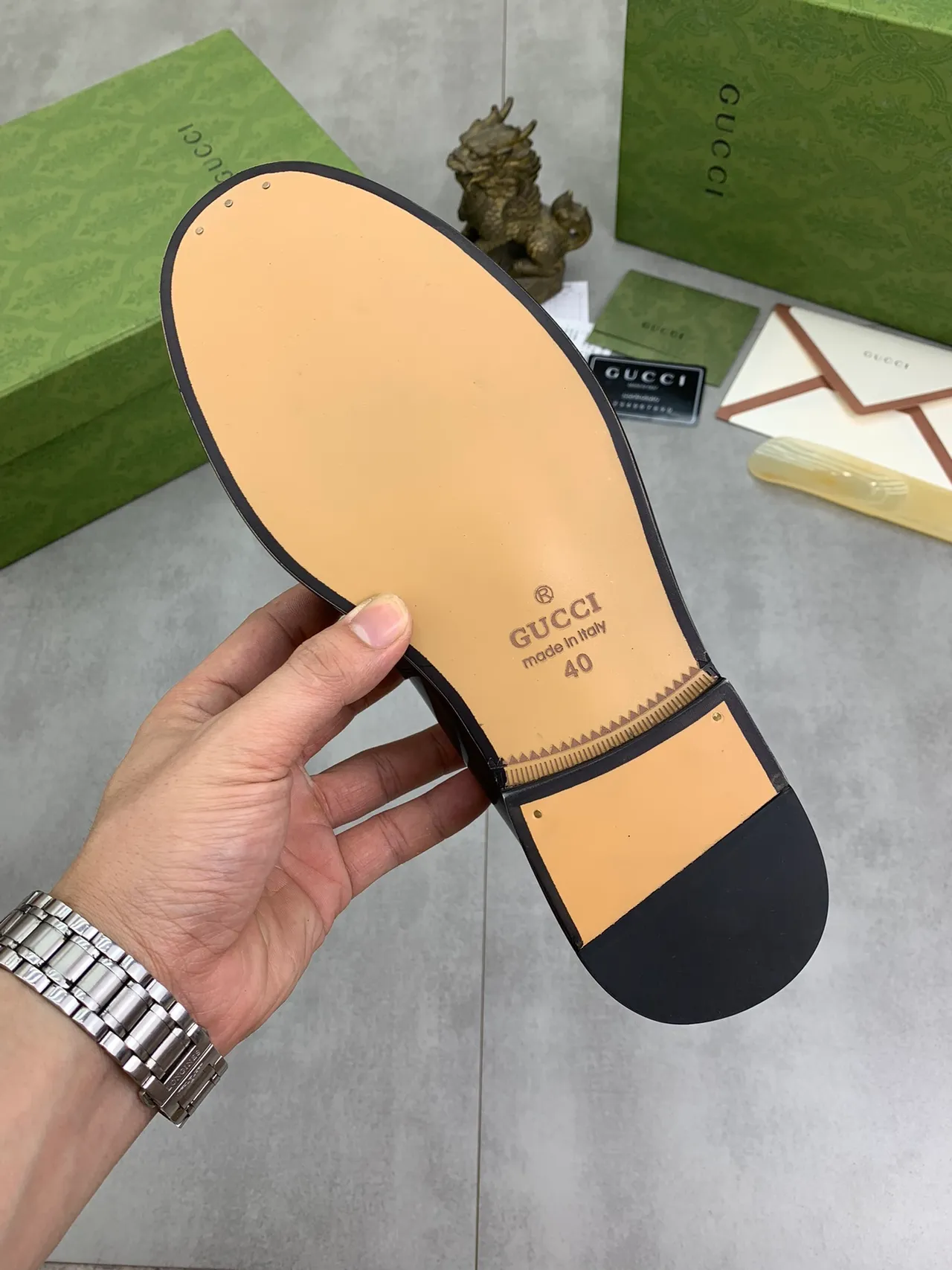 Gucci Horsebit 1955 Negro y Oro Cuero Patentado Hebilla Mocasín 2