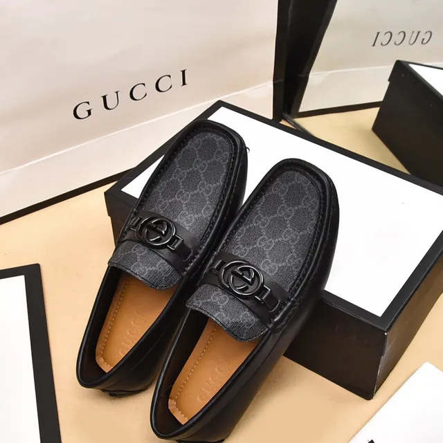 Gucci Horsebit 1955 GG Monogram Canvas 和黑色皮革乐福鞋 2