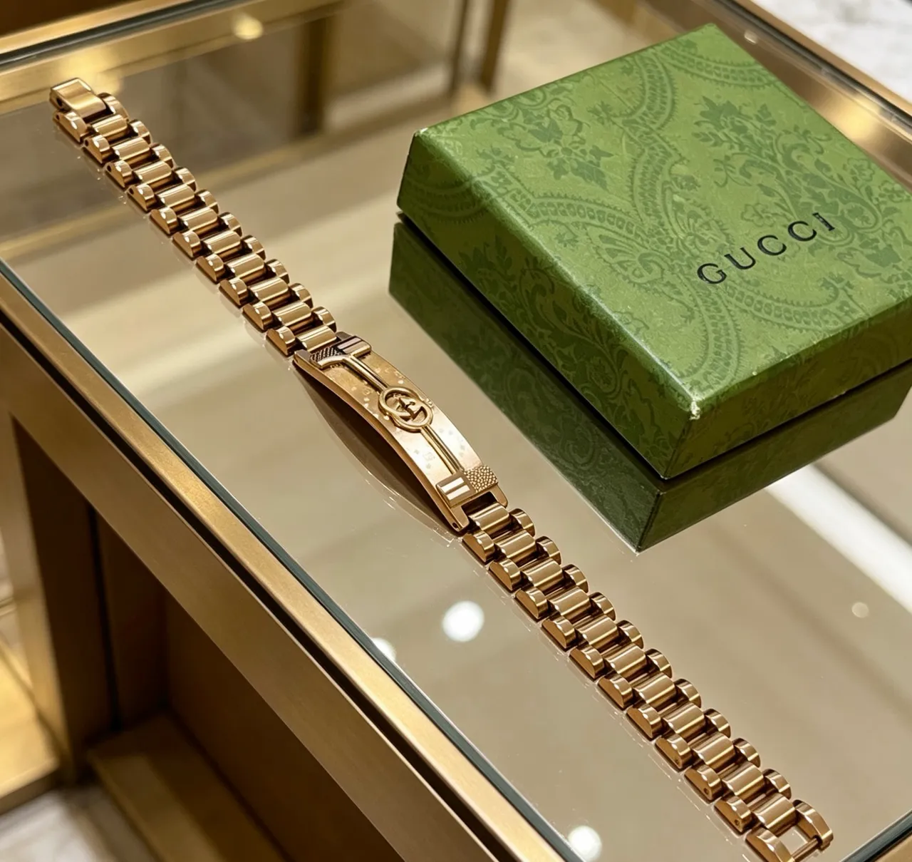 Gucci Interlocking G bracelet en métal doré 9