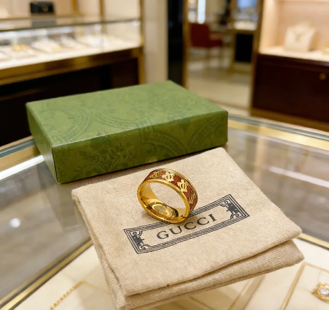 Gucci Interlocking G Motif সোনা ও লাল-বাদামি ইনলে আংটি 3