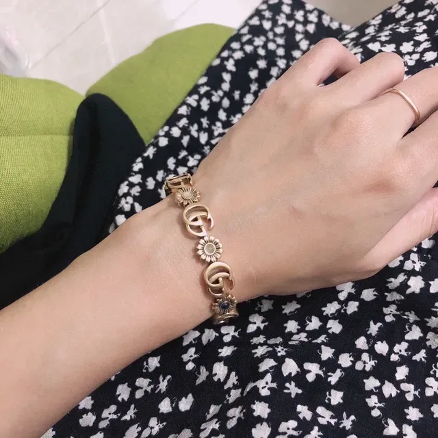 Gucci Interlocking GG Floral Motif Gold-Toned Ring 7
