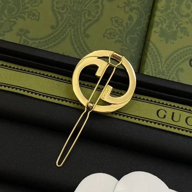 Gucci Interlocking GG Logo Argent Or Cadre Métallique Circulaire Broche 2