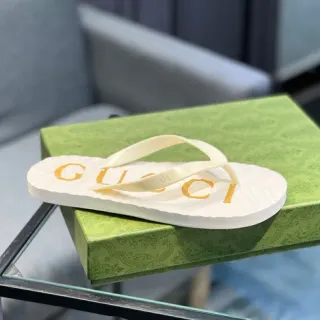 Gucci Logo-Embossed Cream Flip-Flop Slippers