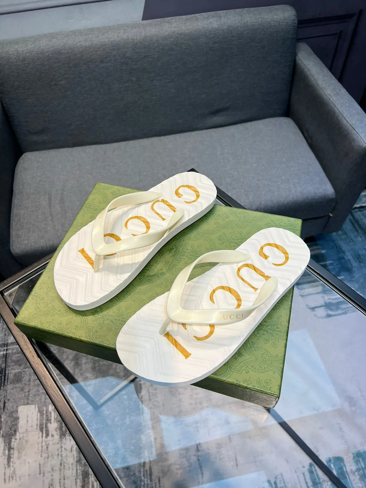 Gucci Logo-Embossed Cream Flip-Flop Slippers 3