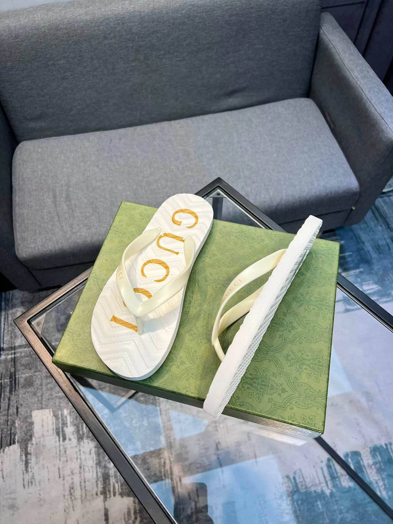 Gucci Logo-Embossed Cream Flip-Flop Slippers 4