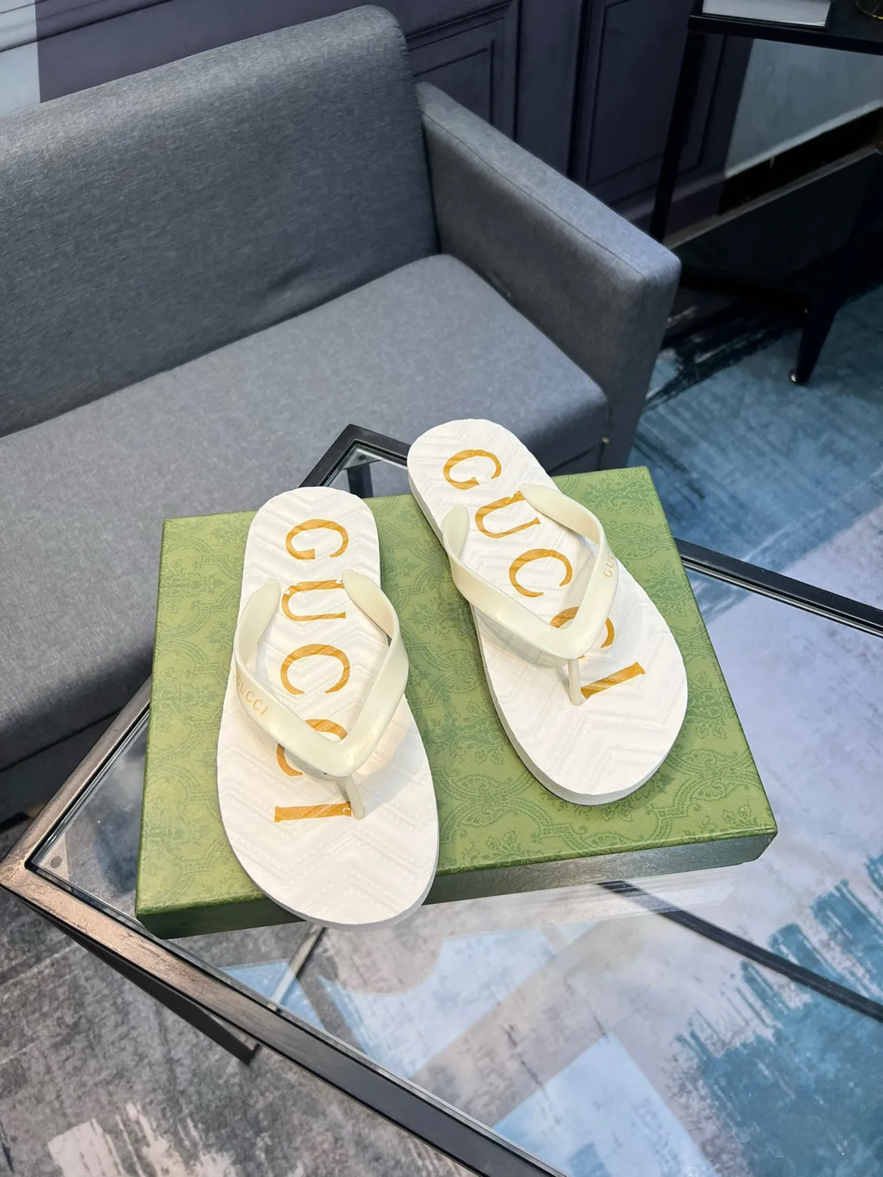 Gucci Logo-Embossed Cream Flip-Flop Slippers 5