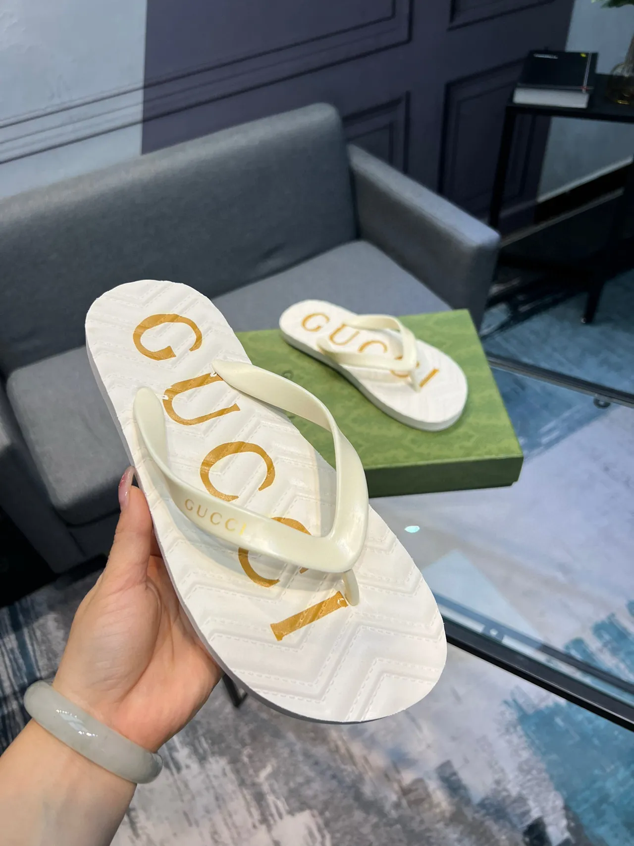 Gucci Logo-Embossed Cream Flip-Flop Slippers 6