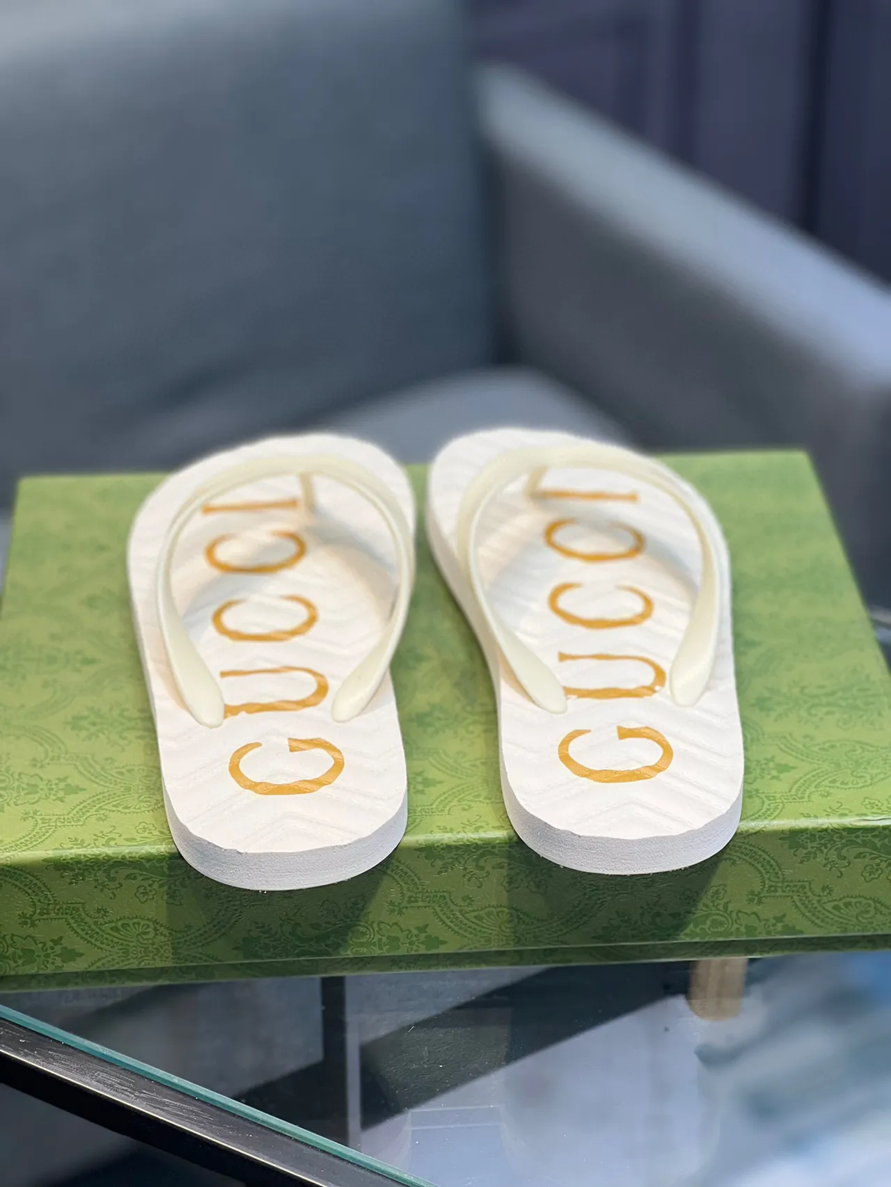 Gucci Logo-Embossed Cream Flip-Flop Slippers 7
