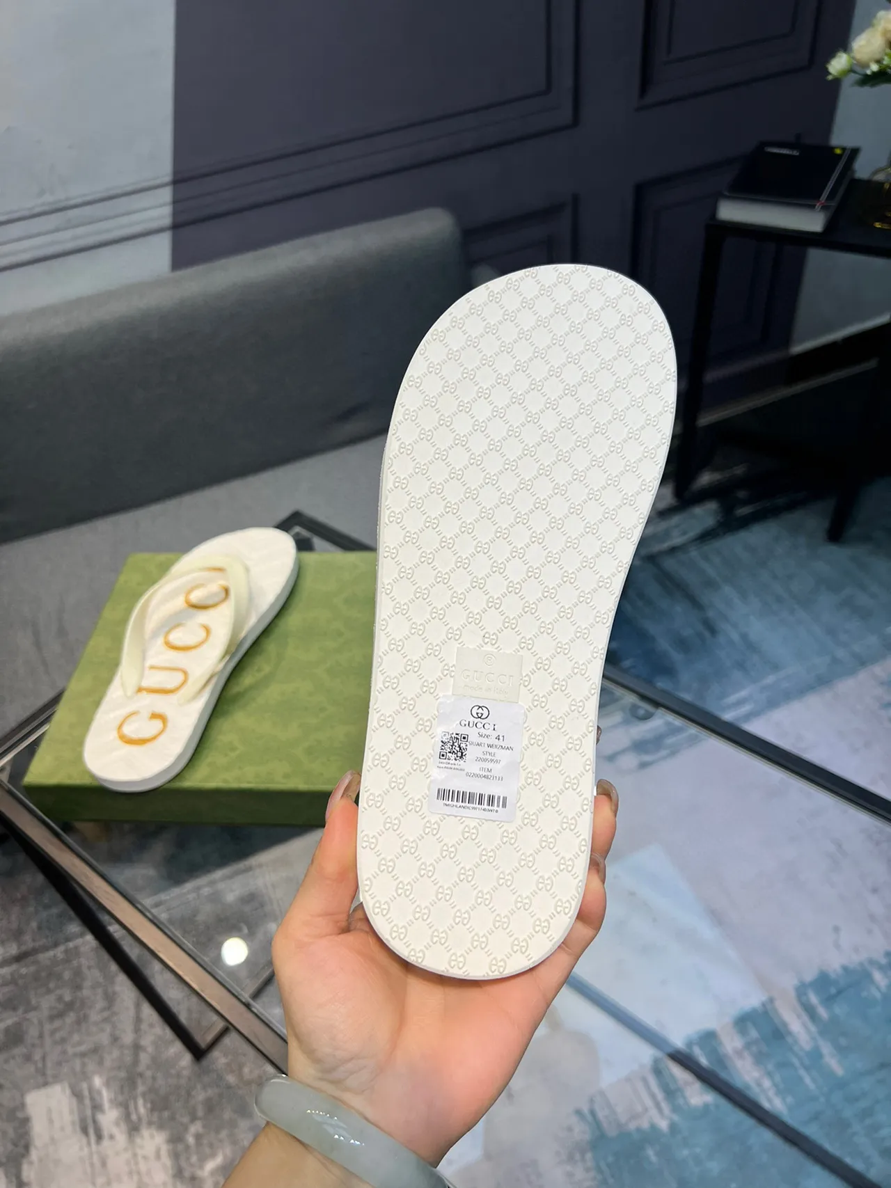Gucci Logo-Embossed Cream Flip-Flop Slippers 8