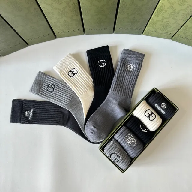 Gucci Calcetines Crew Bordados con Logo Negro Gris Detalle de Puño de Tejido Acanalado 3