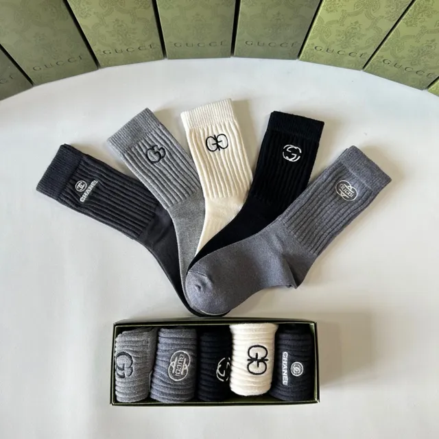 Gucci Calcetines Crew Bordados con Logo Negro Gris Detalle de Puño de Tejido Acanalado 4