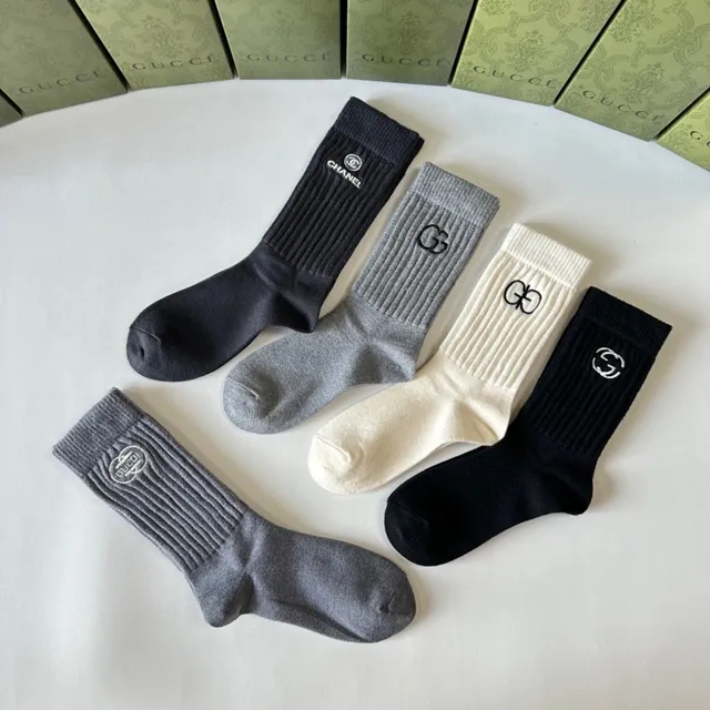 Gucci Calcetines Crew Bordados con Logo Negro Gris Detalle de Puño de Tejido Acanalado 7