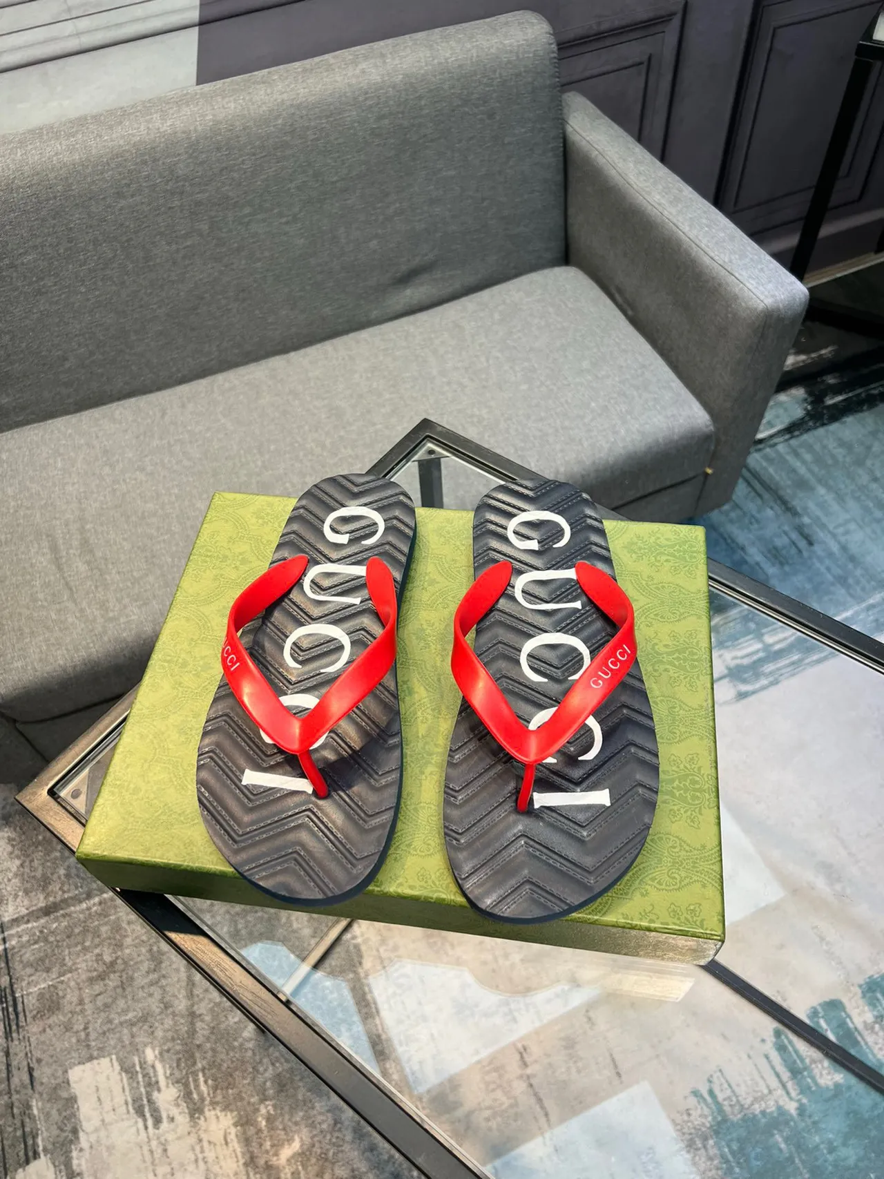 Gucci Logo-Print Navy and Red Flip-Flop Slippers 2