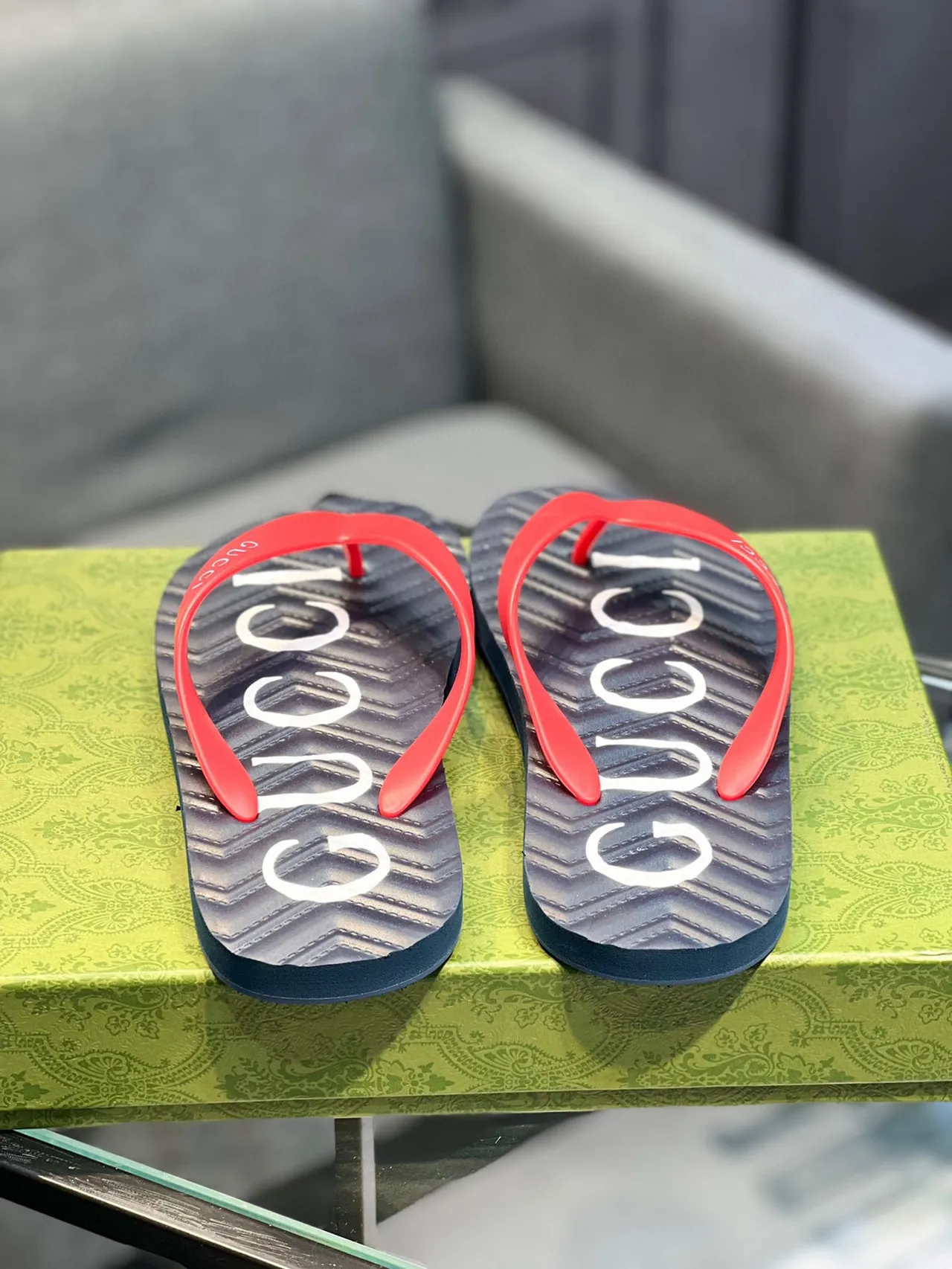 Gucci Logo-Print Navy and Red Flip-Flop Slippers 8