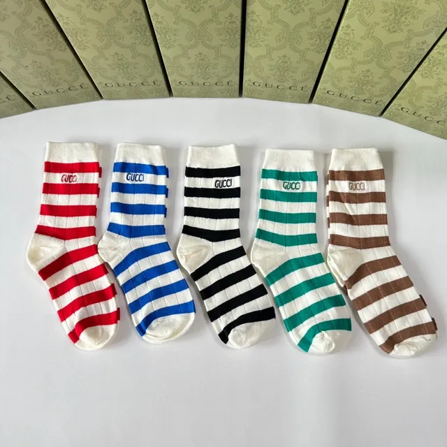 Gucci Calcetines de punto acanalado blanco con patrón de rayas horizontales multicolores 2
