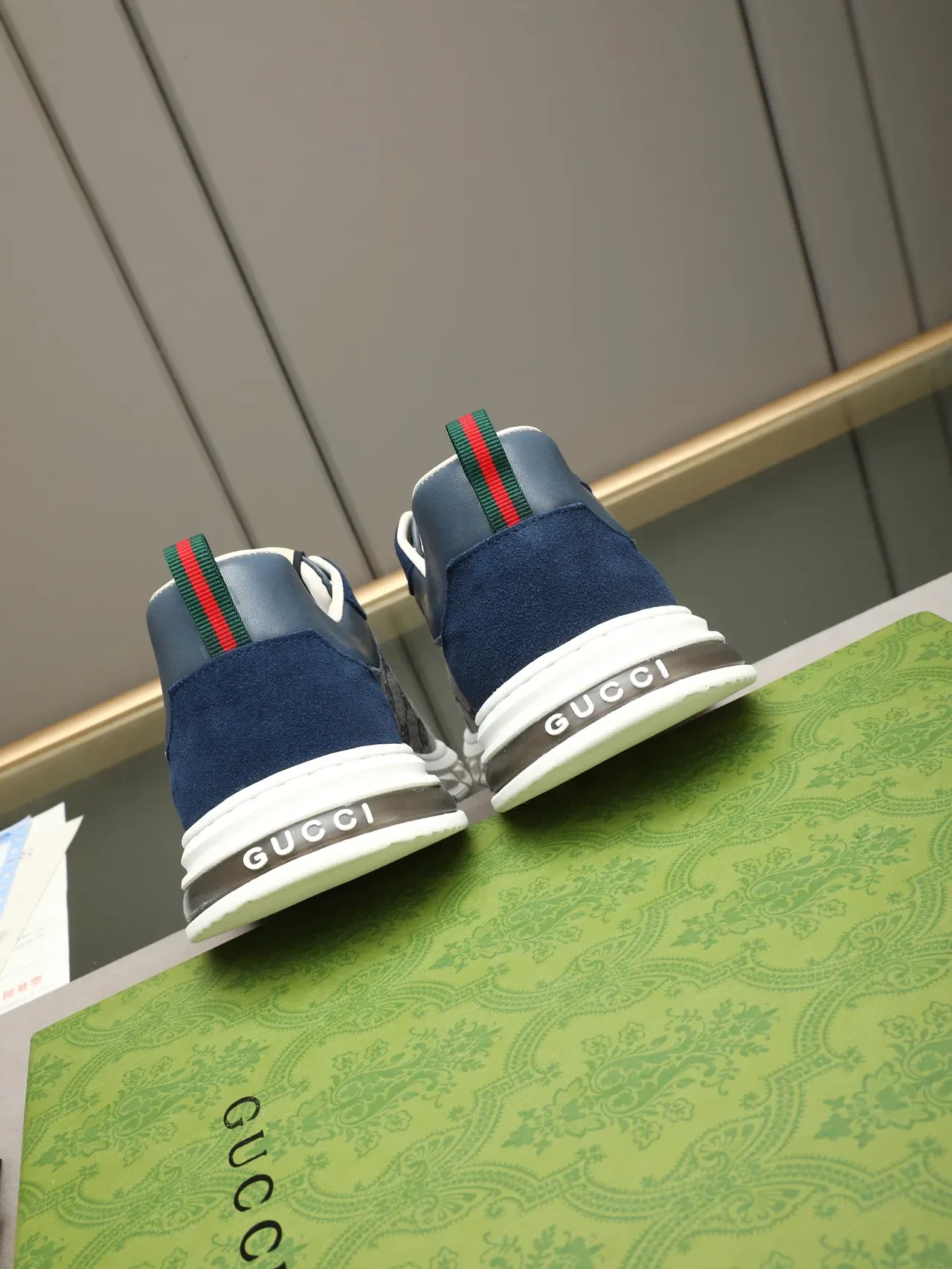 حذاء رياضي لايف ستايل Gucci Navy Gray GG Monogram Mesh Suede Overlays 4