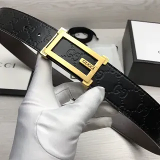 Cinto Gucci Ophidia Preto Dourado Embossado GG Monograma Fivela Retangular de Couro