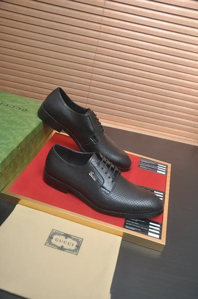 Gucci परफोरेटेड चमड़ा ऑक्सफोर्ड जूते 4
