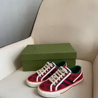 Gucci Rojo Verde GG Monogram Lona Rayas Detalle Estilo de Vida Zapatillas