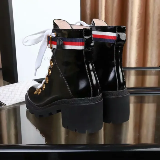 Gucci Rhyton काले पैटेंट लेदर वेब स्ट्राइप एंकल बूट्स 6
