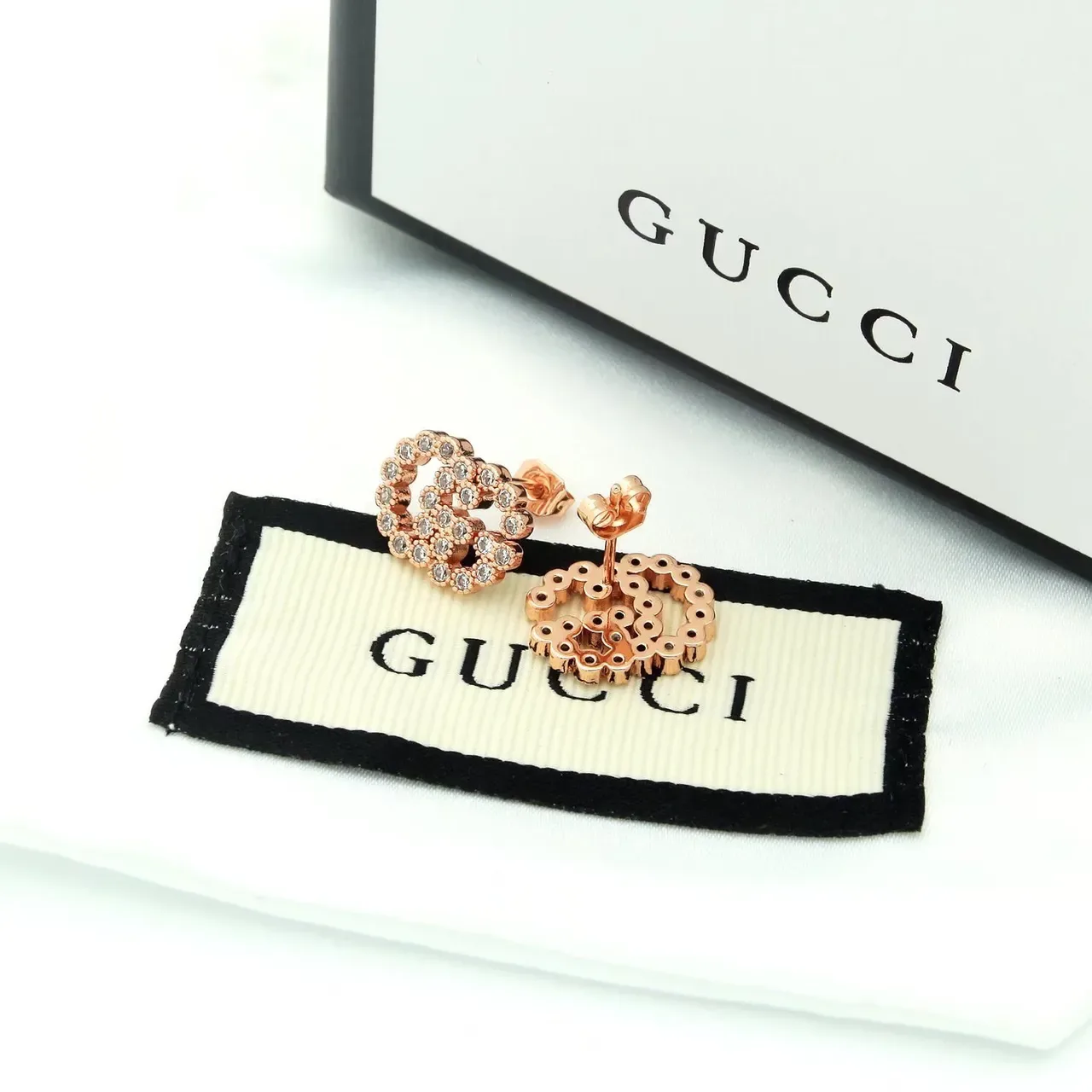 أقراط غوتشي Running G Pavé بالماس الذهب عيار 18 5